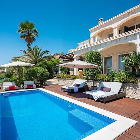 Seabreeze Villa *